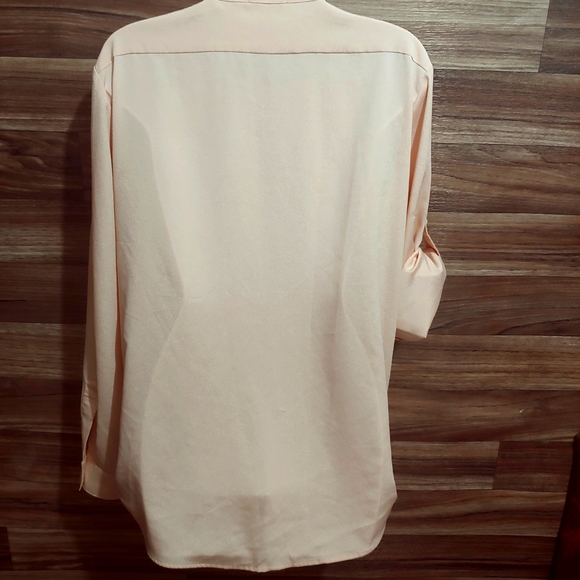 🎉🛍 Calvin Klein light pink button down blouse with gold buttons - Picture 7 of 8